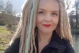 Sarah Buck's Instagram, Twitter & Facebook