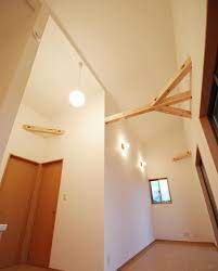 壁と壁の間を木で繋ぐだけでこんなにお洒落になります お部屋の箇所にも木を飾るように壁に付けると優しい雰囲気のお部屋になりますね 木 部屋 オブジェ 雰囲気 武井工務店 注文住宅 新築 リフォーム リノベーション sw 川口市 埼玉県 イ wall lights ceiling