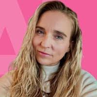 Sharon Kuperus's Instagram, Twitter & Facebook