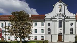 Rott am inn liegt am inntalweg vom engadin nach passau und am jakobsweg, wo man sehr schön rad fahren kann, der von böhmen zum fernen santiago führt. Zwolfuhrlauten Rott Am Inn In Oberbayern Oberbayern Zwolfuhrlauten Br Heimat Radio Br De