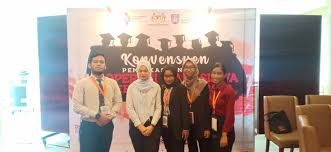 Ahli yang tergolong dalam 2 kategori (tidak tertakluk kepada senarai sahaja), iaitu: Laporan Konvensyen Pemerkasaan Koperasi Mahasiswa Peringkat Kebangsaan 2019 Pusat Pembangunan Keusahawanan Dan Kebolehpasaran Graduan