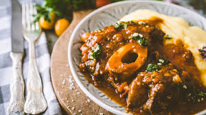 Lo spezzatino di maiale è una pietanza molto semplice, gustosa e ricca da per preparare uno spezzatino di maiale dal sapore meno ordinario e più esotico, può essere un'ottima idea quella di. Polenta Fagioli E Spezzatino Di Maiale