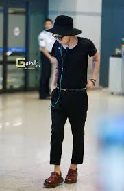 Icn Back From London Gd Was Spotted Wearing Dr Martens Flash Sandals In Cherry Red G Dragon Fashion Fashion Korean Fashion