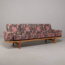 Stel og hynder fremstår fine og velholdt og er ikke ryger hjem. Hans J Wegner Sofa Modell Ge 236 4 Getama Danemark Mitte Der 1900er Jahre Mobel Sofas Sitzgruppen Auctionet