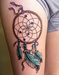Eine Tolle Idee Fur Einen Traumfanger Tattoo Auf Dem Bein Ein Traumfanger Mit Langen Blaue In 2020 Traumfanger Tattoo Design Traumfanger Tattoo Traumfanger Tattoos