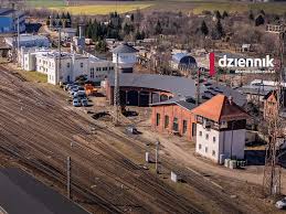 tuż przy dworcu kolejowym, powstanie poświęcona