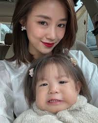 Chu chuu 😚😚 —— 𝑷𝒂𝒎 𝑭𝒂𝒎𝒊𝒍𝒚 ♡ My bias @longbeomap & @salimhwg =  @pamyeuoi ✨ #pamfamily #pampam #pamiuoi #bepam #salim #salimhwg #baby  #family #familyphotography #like #likesforlike #likefamily #babygirl  #cutebaby
