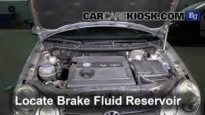 Remove the cap and add brake fluid. 2002 2009 Volkswagen Polo Brake Fluid Level Check 2002 Volkswagen Polo 1 4l 4 Cyl