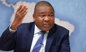 Rais wa Msumbiji, Filipe Nyusi, amesema kuwa leo mara baada ya kufika  katika anga la Chato, aliona mashimo mengi chini ikiwa ni kiashirio cha  uchimbaji wa dhahabu na kusema kuwa Geita ni