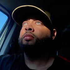 Who can put up Christmas lights in DeSoto, Missouri, preferably insured and  bonded?