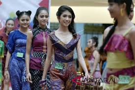 Untuk pemesanan silahkan hubungi admin kami di bawah ini. Lomba Peragaan Busana Endek Ramaikan Denfest 2018 Antara News Bali