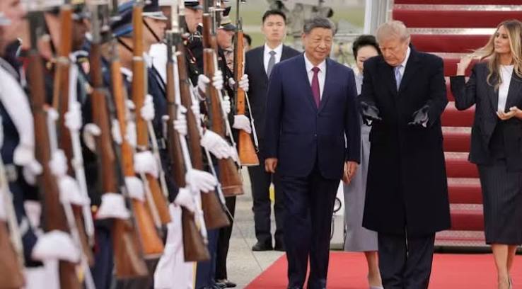 Em gesto raro, Trump recebe Xi Jinping na pista de aeroporto nos EUA | Internacional