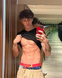 GuyTography — Luca Schaefer-Charlton