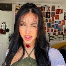 Debbie Slavin's Instagram, Twitter & Facebook