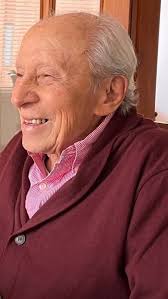 Hoy cumplirías 96 años , te nos fuiste hace un año y todos los días te  siento cerca, viajaste a encontrarte con tu amor adorado y te fuiste tal y  como eras , tranquilo, sereno hasta el final, y nos ...
