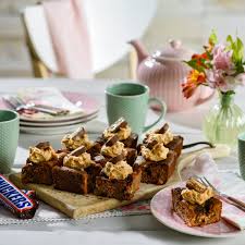 Raw snickers nicecream cake baking the law s das perfekte kuchen halva ruhrkuchen rezept mit einfacher schritt fur schritt anleitung. Snickers Kuchen Rezept Von Backen De