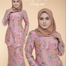 Top 10 best baju kurung in malaysia updated 2019 15 08 2020 baju kurung cotton it is quite similar than that of a traditional baju kurung except that the clothing material of the dress is made entirely. Get Fesyen Baju Raya Terkini 2019 Gif Bajurayagallery