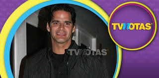 El actor, de 47 años de edad, abrió su corazón y reveló que mientras estuvo hospitalizado pensó que era su final, pues el virus lo atacó muy fuerte. Eduardo Rodriguez Festejo Sus 43 Anos Rodeado De Inesperadas Sorpresas Y Reencuentros Tvnotas Irresistible