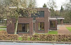 Haus lange and haus esters are two residential houses designed by ludwig mies van der rohe in krefeld, germany, for german industrialists hermann lange and josef esters. Datei Krefeld Haus Esthers Westfront02 7 Jpg Wikipedia