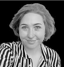 Dina Barker's Instagram, Twitter & Facebook