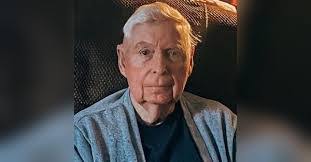 Warren Foster's Instagram, Twitter & Facebook