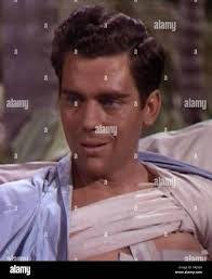 Elliott Maynard's Instagram, Twitter & Facebook