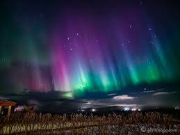 New here from Fort Myers Florida, dying to see the Northern Lights ( Aurora  lights ) so bad. I'm currently in Marshfield, is there an app or a specific  person who post