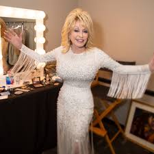 A wonderful movie with dolly parton playing a self absorbed singer who meets an untimely death and gets an opportunity to earn her wings if she helps a an unexpected blizzard threatens the parton family, while at the same time dolly's father (and his kids) make sacrifices to raise enough money to. Dolly Parton Shares An Exclusive Photo Diary Of Her Cma Awards Vogue