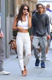 See pictures and shop the latest fashion and style trends of emily ratajkowski, including emily ratajkowski wearing ripped jeans, boyfriend jeans, classic jeans and more. Emily Ratajkowski Out In Boca Raton 37 Gotceleb Emily Ratajkowski Outfits Emily Ratajkowski Style Fashion