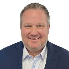 Everett Farr's Instagram, Twitter & Facebook