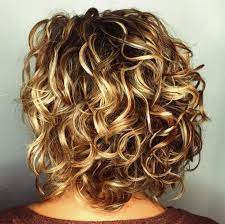 Tolle Frisuren Bob Kurz Lockig Unordentlicher Blonder Balayage Bob Frisuren Fur Dunne Lockige Haare Haarschnitt Coole Frisuren