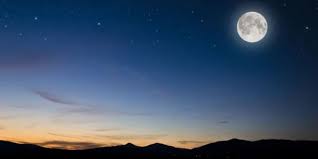 Luna hoy, jueves 30 de julio: “Todavía brilla la Luna llena: prueba un peinado distinto, cambia alguna planta de lugar en casa, airea el colchón e ilumina tu espacio de forma más sostenible”