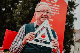 He's a graduate from the academy of performing arts in prague, and joined theatre studio ypsilon after graduation. Legendarny Rumburak 70 Sa Nikdy Neozenil Mysleli Si Ze Je Gay Topky Sk