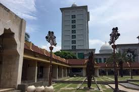 Beberapa kamar memiliki loker, ruang keluarga terpisah, televisi layar datar. Apa Itu Hotel Syariah Ini Penjelasan Lengkapnya Halaman All Kompas Com