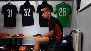Emile smith rowe (esr) is an english professional football player who is currently playing for arsenal. Emile Smith Rowe In My Own Words Feature News Arsenal Com