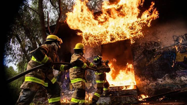 Delhi: Massive Fire Erupts In Kanchan Kunj Slum Area; 11 Fire Tenders Rush To Douse Blaze