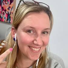 Kellie Floyd's Instagram, Twitter & Facebook