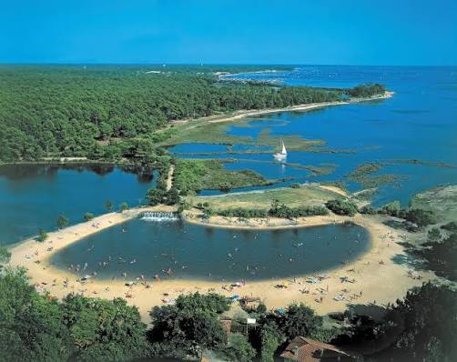 La plage de la conche de Saint Brice &agrave; Ar&egrave;s, un p'tit coin magique du Bassin  d'Arcachon ! Apr&egrave;s une baignade, promenez-vous vers le sud pour rejoindre  la Pointe des Quinconces d'Andernos...