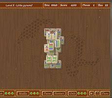 El juego original es jugado con 136, 144, 152 o más bloques gruesos de hueso y bambú, generalmente por cuatro personas. Juegos Mahjong Solitario Clasico Gratis