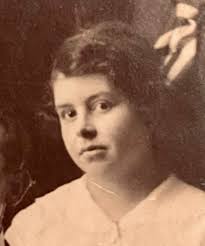 4 generation of Jones💕 my parents some of my cousins and grandkids. Family  is everything. I wish my Aunty Marjorie was still here with us to see this  pictures of her daughter