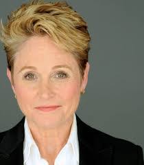 Beth Robbins's Instagram, Twitter & Facebook