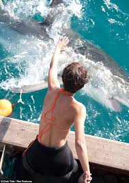 Berry and martinez, who are now engaged, met on the set of the thriller, directed by blue crush helmer (and by now, ocean expert) john stockwell. Halle Berry S Jaw Dropping Close Encounter With Great White Sharks Daily Mail Online