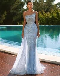 ‫موديلات فساتين سهرة بكتف واحد من أحدث صيحات الموضة – Gowns Store‬‎