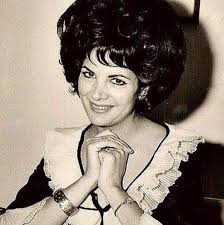 Rosa Elena Durgel Rosa Elena Rodriguez Camporredondo nació en el año 1929.  Algunas fuentes sitúan su lugar de nacimiento en Zitacuaro Michoacán,  mientras que otras en El Distrito Federal. Fue hija de