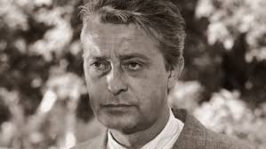 Mensáros László verset mond