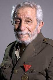 Ölümünün beşinci yılında da anılan başarılı tiyatrocunun hayatı sevenleri tarafından merak ediliyor. Nejat Uygur Imdb