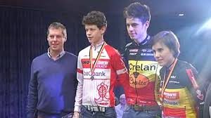 Wout van aert staat zondag als topfavoriet aan de start van de 104de ronde van vlaanderen. Wout Van Aert Trakteert Supporters In Lille Na Bk Rtv