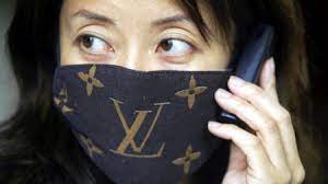 En novembre 2020, le gouvernement japonais autorise les chauffeurs de taxi à refuser les clients ne portant pas de masque, dans le cadre de la lutte contre l'épidémie de. 8 Modes Asiatiques Surprenantes Chine Informations