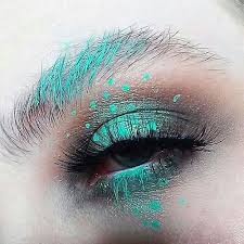 25 Facons Trop Canons De Porter Du Vert Sur Les Yeux Maquillage Vert Maquillage Editorial Conseil Maquillage