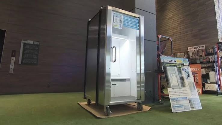 japan develops human refrigerator do remon box to cool workers in 5 minutes check features and details | जापान का बड़ा धमाका: मजदूरों को धूप से बचाने के लिए बनाया 'इंसानों का